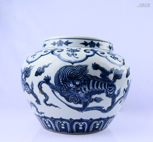 BLUE AND WHITE FOO LION MOTIF PORCELAIN JAR