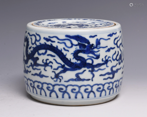 BLUE AND WHITE DRAGON MOTIF LIDDED JAR WITH MARK