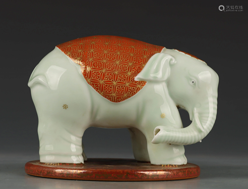 CHINESE CELADON GLAZE POCELAIN ELEPHANT WITH MARK