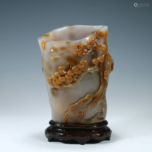 CARVED AGATE PEN HOLDER WITH GREEN PINE PATTERN