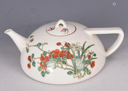 FAMILLE ROSE FLOWER & BUTTERFLY MOTIF TEAPOT, GUANGX…