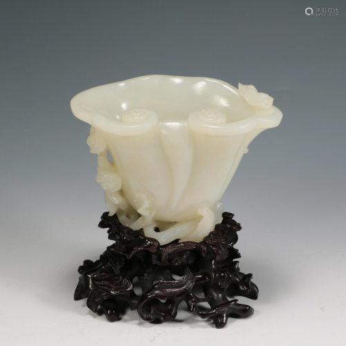 CARVED WHITE JADE LINGZHI CUP
