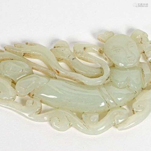 CHINE - XXe siècle Amulette en jade blanc céladonné, à décor...