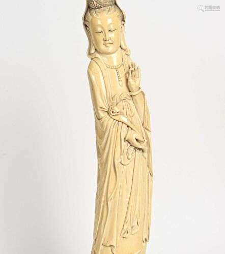 ** CHINE - Vers 1900 Guanyin au ruyi royal, grand sujet en i...