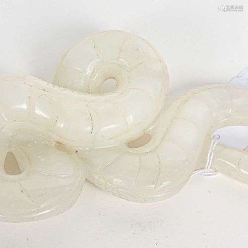 CHINE - XXe siècle Serpent en jadéite blanc L. 11,5 cm