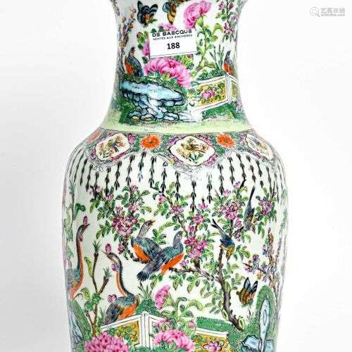 CHINE, Canton - Fin du XIXe siècle Vase en porcelaine à fin ...