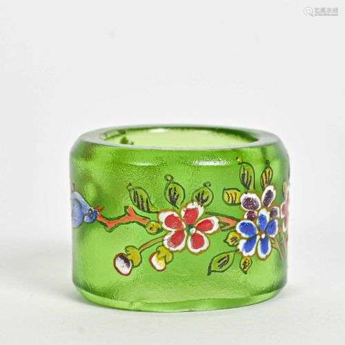 CHINE - XXe siècle Bague d'archer moderne en verre à décor d...