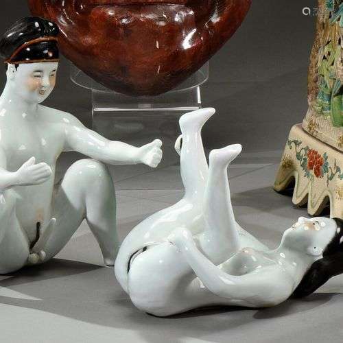 JAPON - Période TAISHO (1912-1926) Couple érotique en porcel...