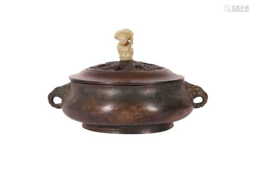 A CHINESE BRONZE INCENSE BURNER.