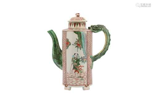 A CHINESE 'IMMORTAL' SWATOW-STYLE TEAPOT AND COVER.