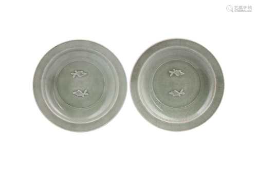 A PAIR OF CHINESE LONGQUAN CELADON 'FISH' DISHES.