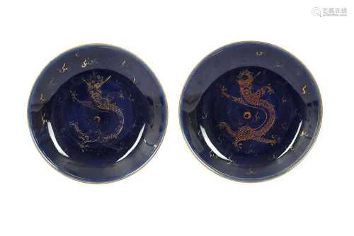A PAIR OF BLUE-GLAZED GILT-DECORATED 'DRAGON' DISHES.