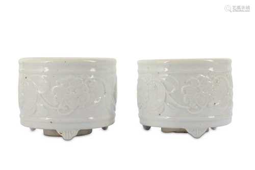 A PAIR OF WHITE-GLAZED 'HIBISCUS' INCENSE BURNERS.