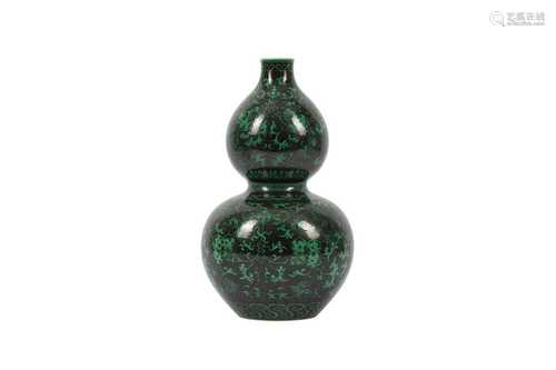 A CHINESE GREEN-GROUND BLACK-GLAZED DOUBLE GOURD VASE.