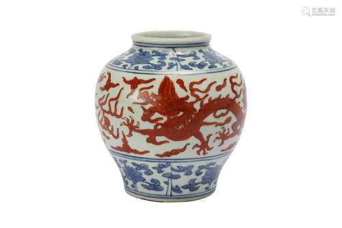 A CHINESE BLUE AND WHITE AND OVERGLAZE RED 'DRAGON' VASE.