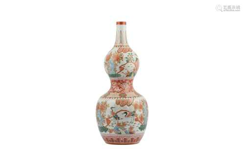 A LARGE CHINESE DOUBLE GOURD VASE.