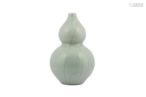 A CHINESE CRACKLE-GLAZED DOUBLE GOURD VASE.