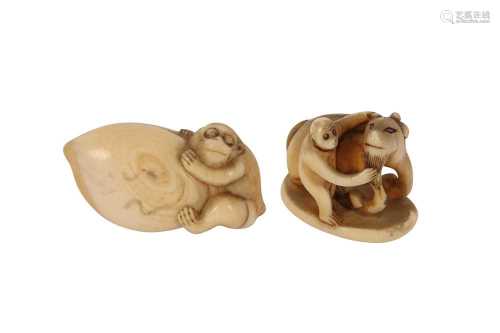 λ TWO IVORY NETSUKE OF MONKEYS.