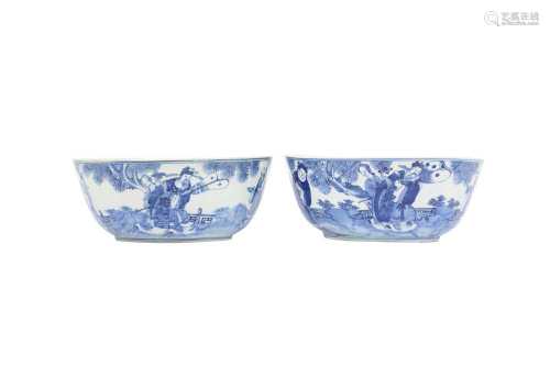 A PAIR OF LARGE CHINESE BLUE AND WHITE 'IMMORTALS' BOWLS.