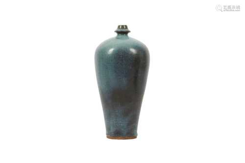 A CHINESE JUNYAO VASE, MEIPING.