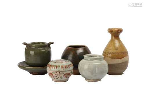 FIVE CHINESE EARLY POTTERY PIECES.