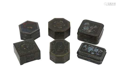 SIX CHINESE LAQUE BURGAUTE BOXES AND COVERS.