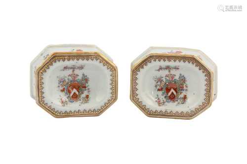 A PAIR OF CHINESE FAMILLE ROSE ARMORIAL SALTS.