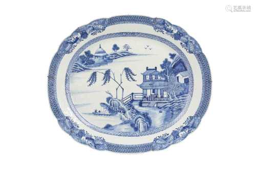 A LARGE CHINESE BLUE AND WHITE 'LANDSCAPE' TUREEN STAND.