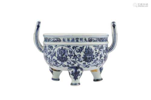 A CHINESE BLUE AND WHITE 'BAJIXIANG' INCENSE BURNER.