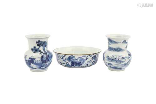 A PAIR OF CHINESE BLUE AND WHITE ZHADOU TOGETHER WITH A 'LIO...