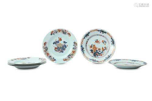 A SET OF FOUR CHINESE IMARI 'LOTUS' DISHES.