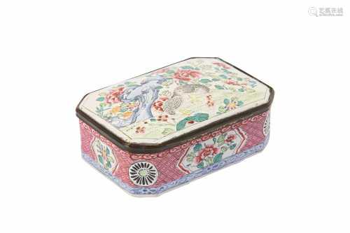 A CHINESE FAMILLE ROSE CANTON ENAMEL 'QUAILS' SNUFF BOX.