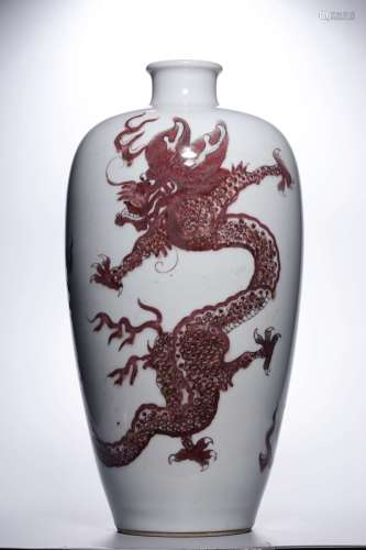 清代，“康熙年制”款釉里红龙纹梅瓶