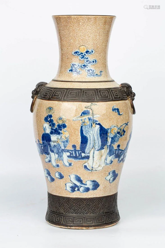 LATE QING DYNASTY BLUE AND WHITE BOTTLE