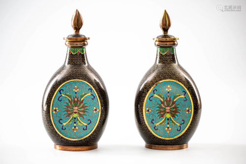 LATE QING CLOISONNE ENAMEL WINE BOTTLE