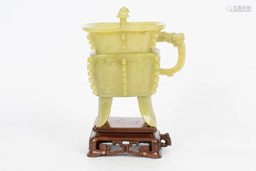 19TH CENTURY YELLOW JADE 