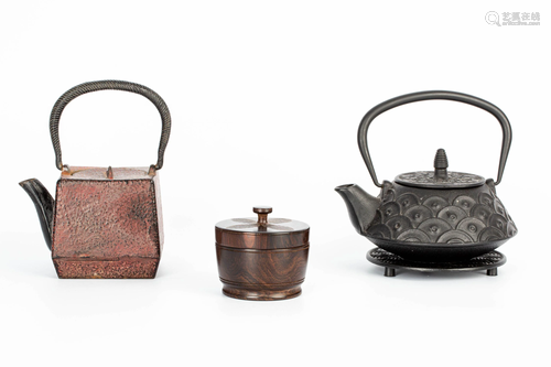 20TH CENTURY SET OF JAPANESE IRON KETTLES