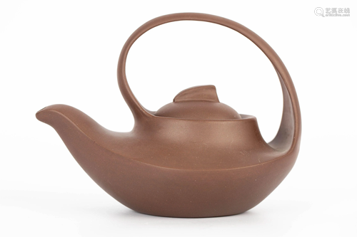 QU' TEAPOT BY WANG YAN XIAN