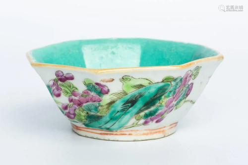 REPUBLIC OF CHINA FAMILLE ROSE FOLDED EDGE BOWL