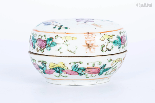 LATE QING FAMILLE ROSE BOX