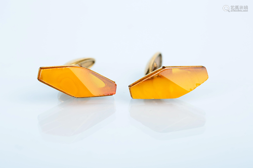 19TH CENTURY BALTIC NATURAL AMBER CUFF LINKS