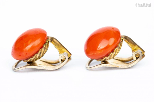 A PAIR OF CORAL EARRINGS