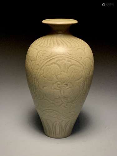 Yaozhou kiln carved plum vase