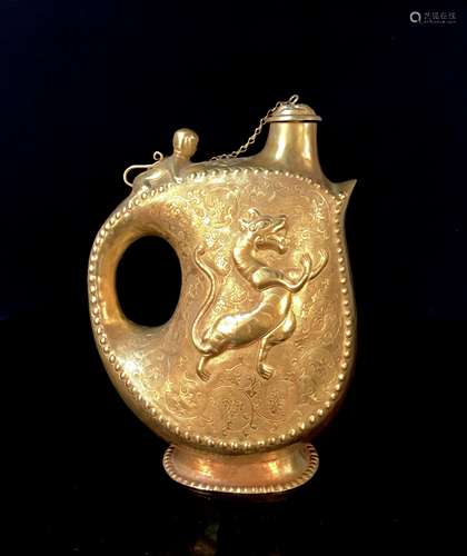 Gilt bronze flat teapot with carved dragon pattern