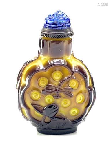 Tire lotus pattern snuff bottle