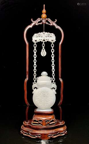 White jade bottle with double ears and living chain