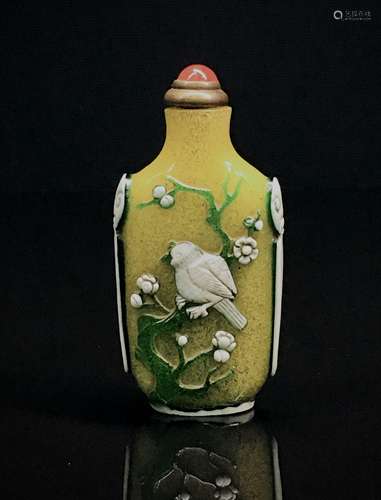 Xuefei ground flower and bird pattern snuff bottle