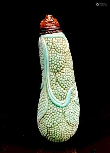 Turquoise corn-shaped snuff bottle