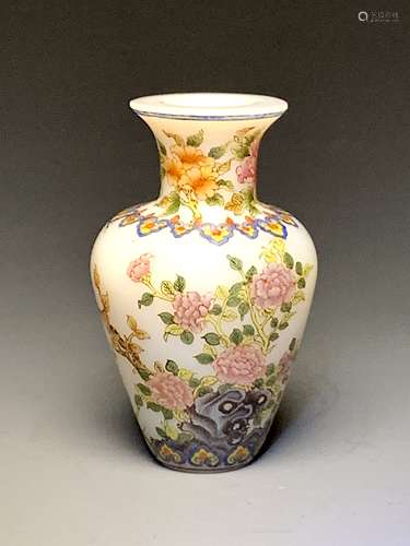 Enamel flower-and-bird pattern bottle with material tires