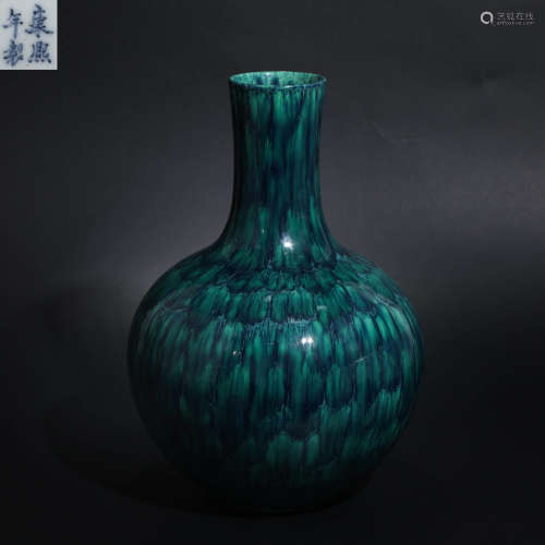 Green-glazed celestial vase in Qing dynasty